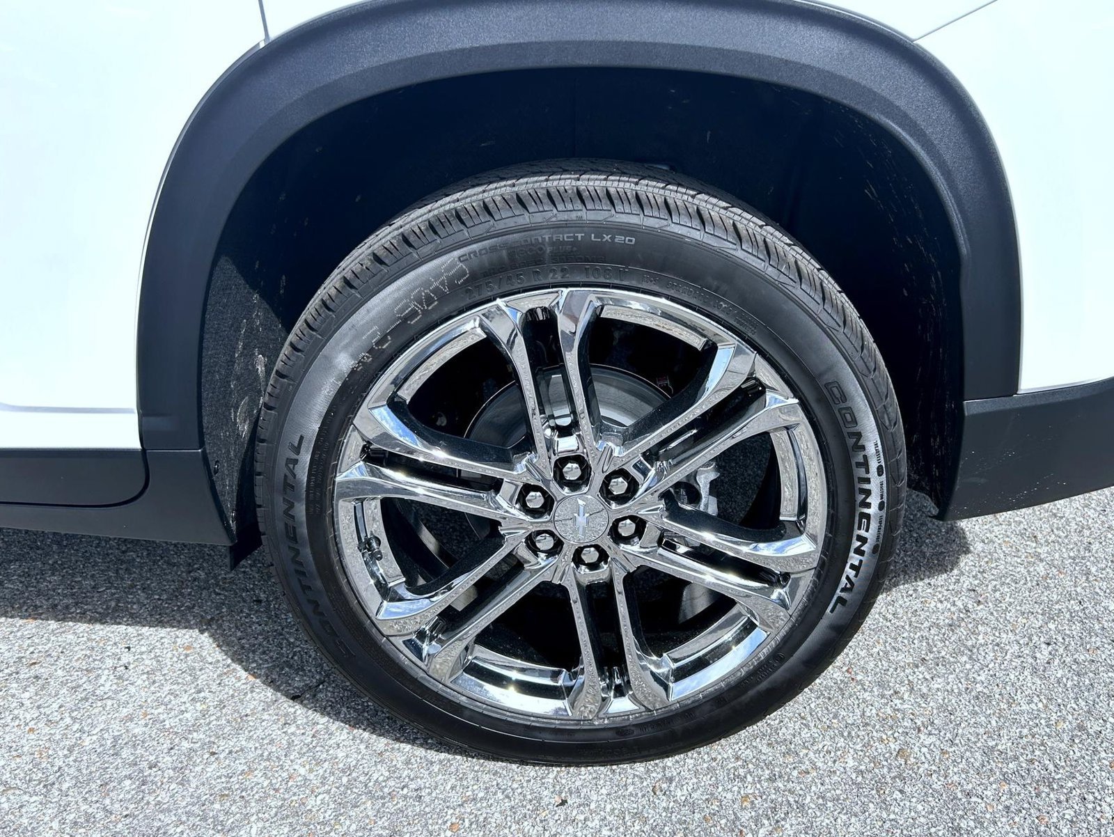 New 2027 Summit White Chevrolet LT image 24