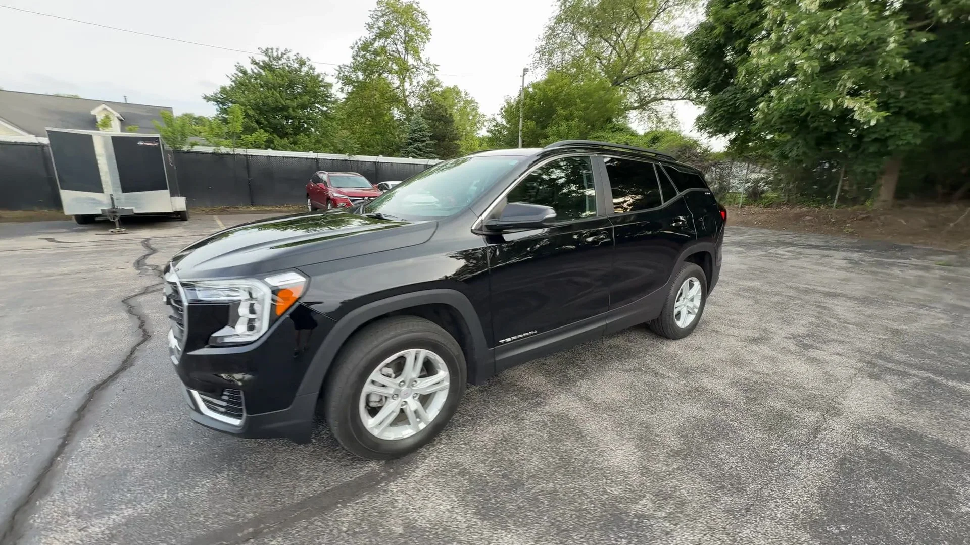 Used 2024 Ebony Twilight Metallic GMC SLE image 4