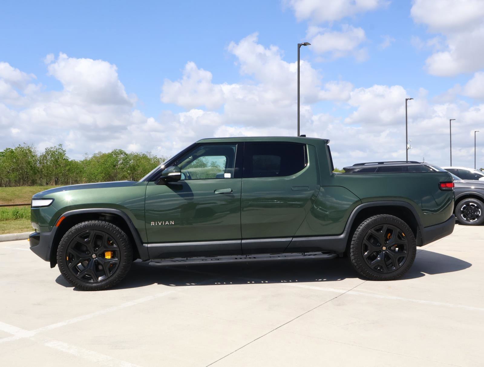 Certified 2022 Rivian R1T Adventure with VIN 7FCTGAAA9NN009225 for sale in Friendswood, TX