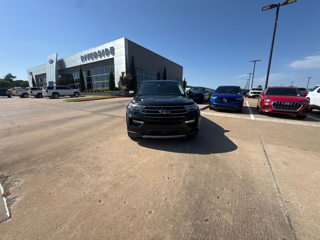 Used 2023 Agate Black Metallic Ford XLT image 2