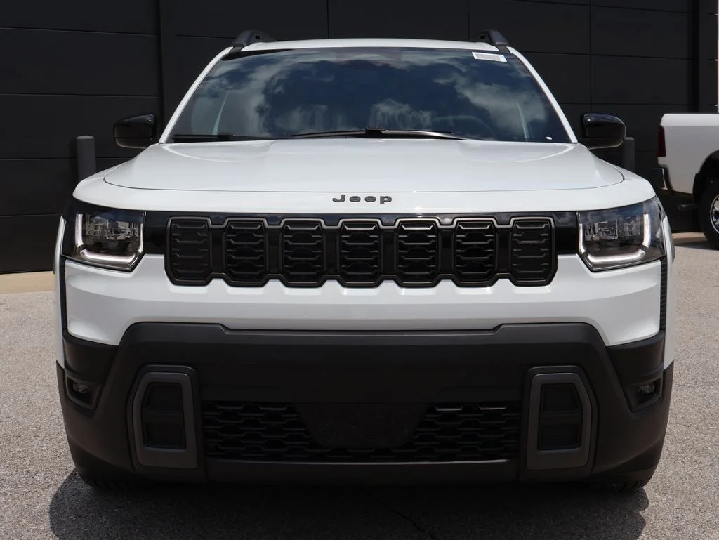 New 2026 Bright White Clear-Coat Exterior Paint Jeep Laredo image 7