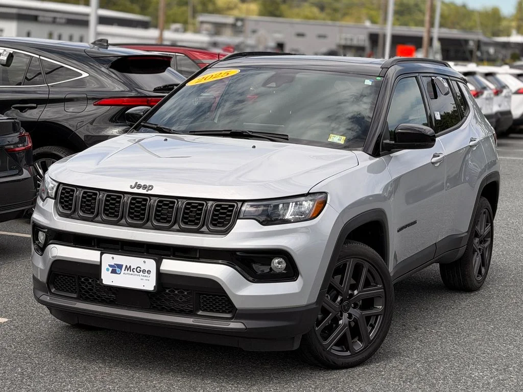 Used 2025 Silver Jeep Limited image 1