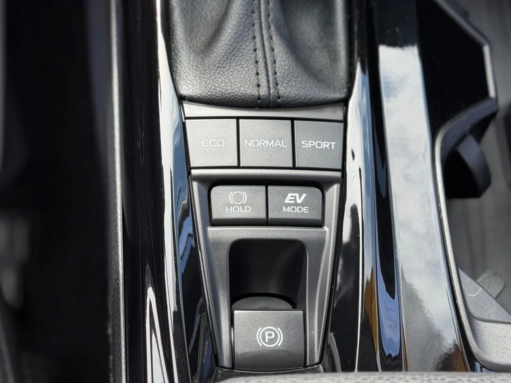 Used 2025  Toyota XLE image 20