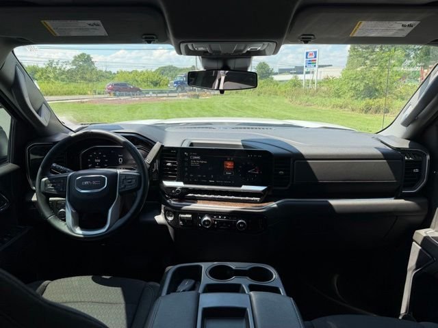 Used 2024 White GMC Elevation image 14
