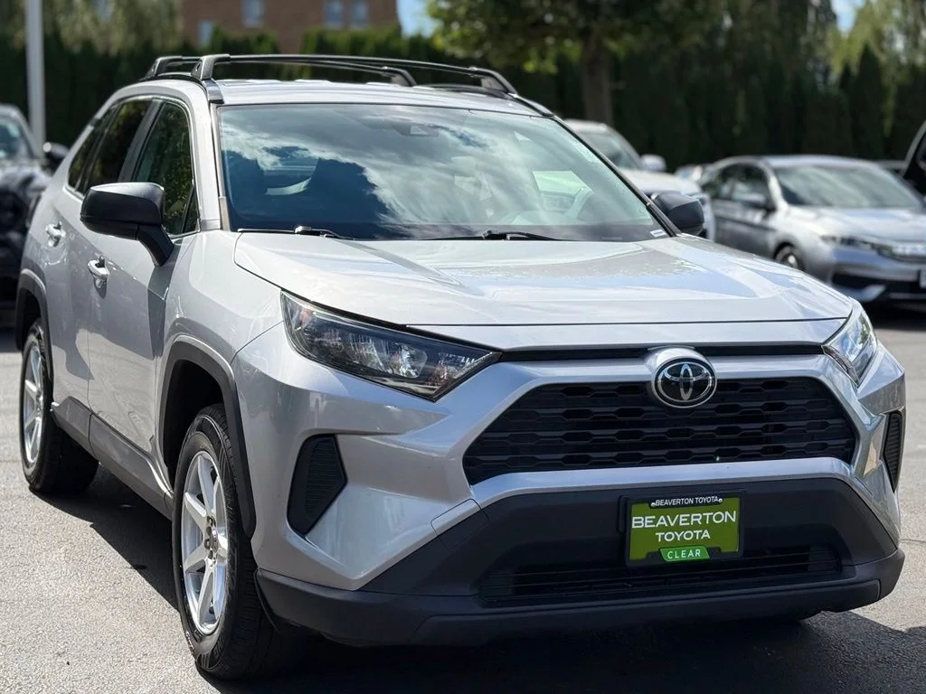 Used 2019 Silver Toyota LE image 7