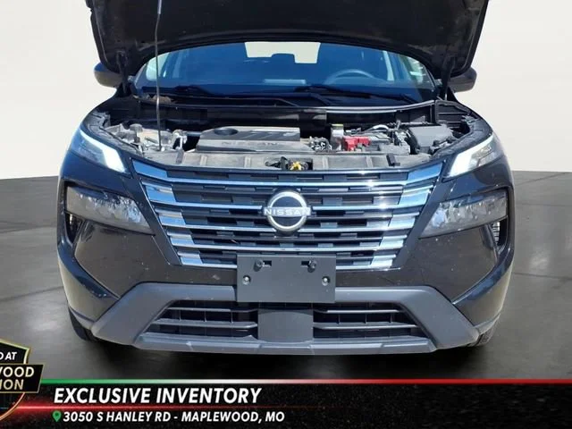 Used 2024  Nissan SV image 23