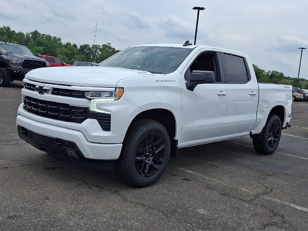 New 2026 Summit White Chevrolet RST image 4