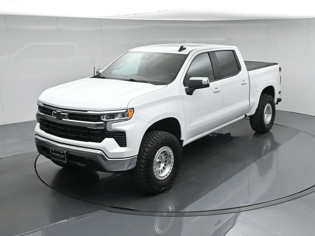 Used 2023 White Chevrolet LT image 39