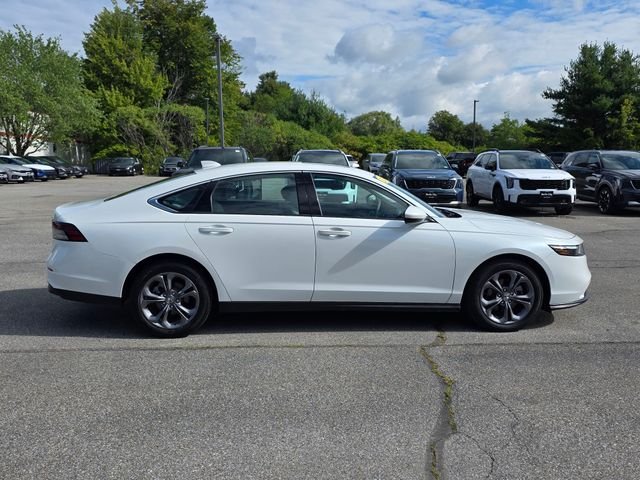 Used 2024 Platinum White Pearl Honda EX image 10