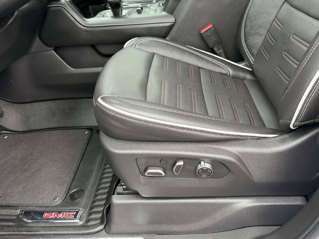 Used 2025 White GMC AT4X image 17