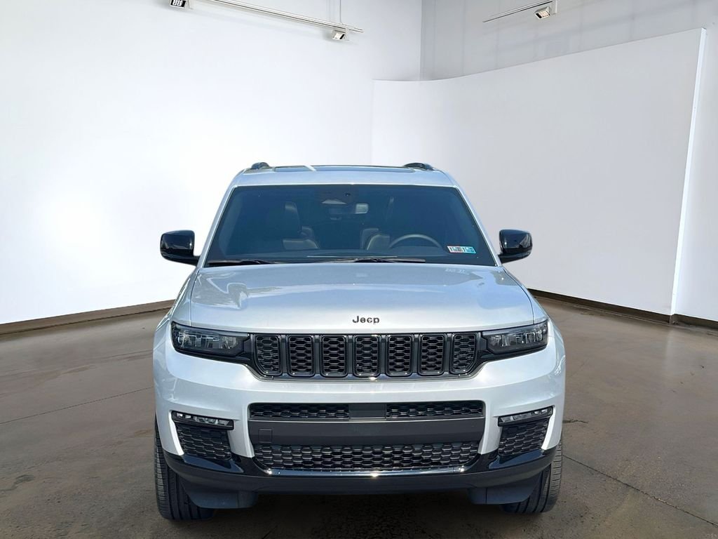 Used 2024 Silver Jeep Limited image 2