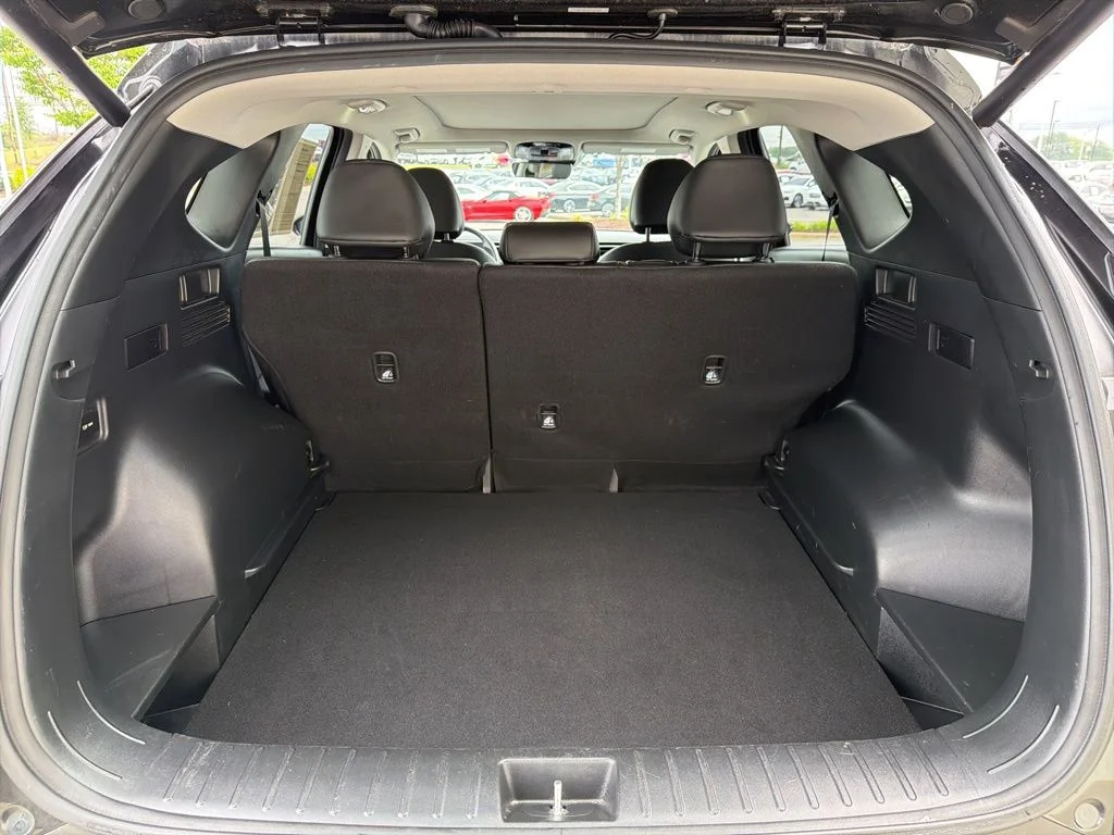 Used 2023 Black Hyundai SEL Convenience image 15