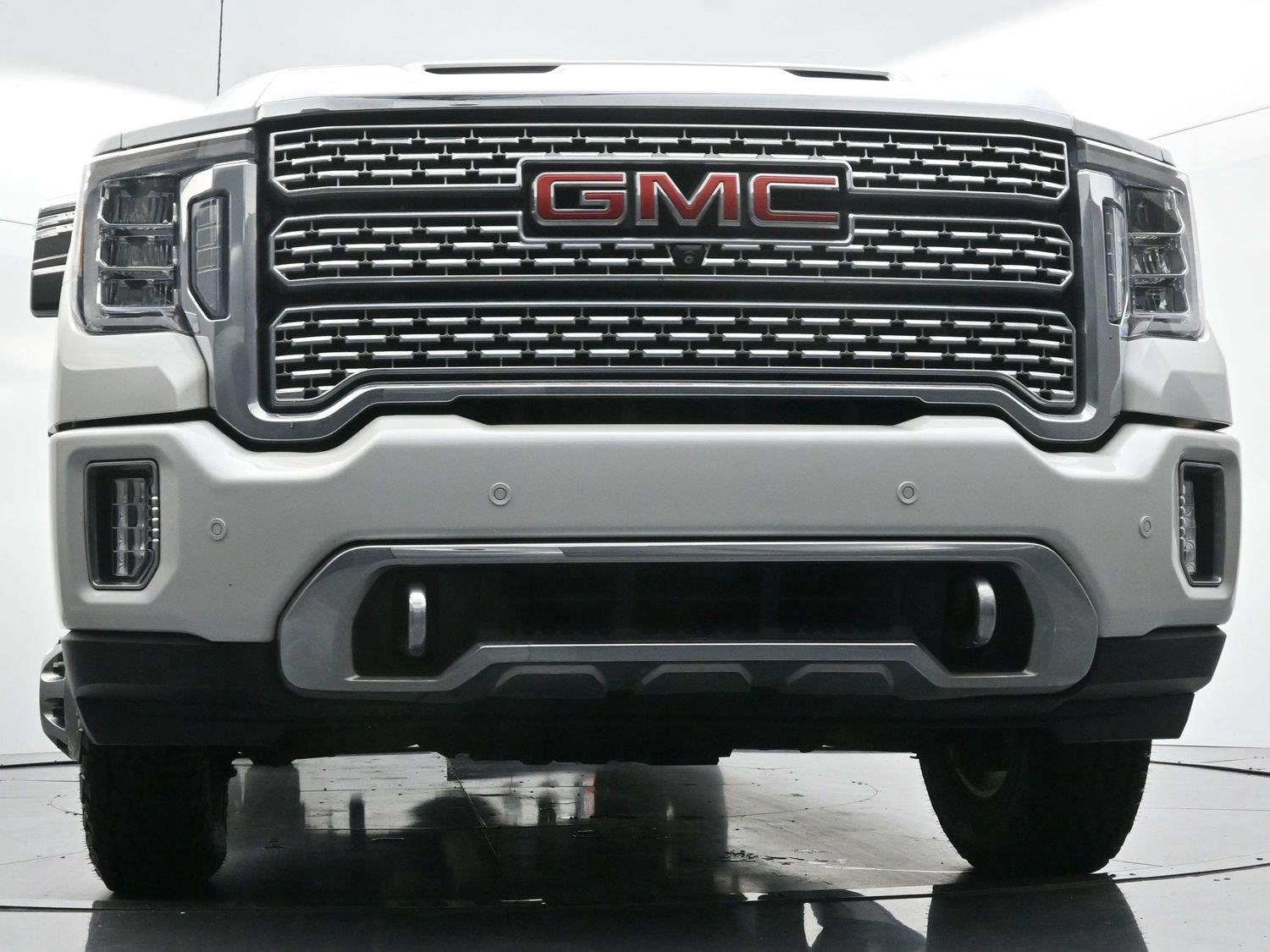 Used 2022 White Frost Tricoat GMC Denali image 47