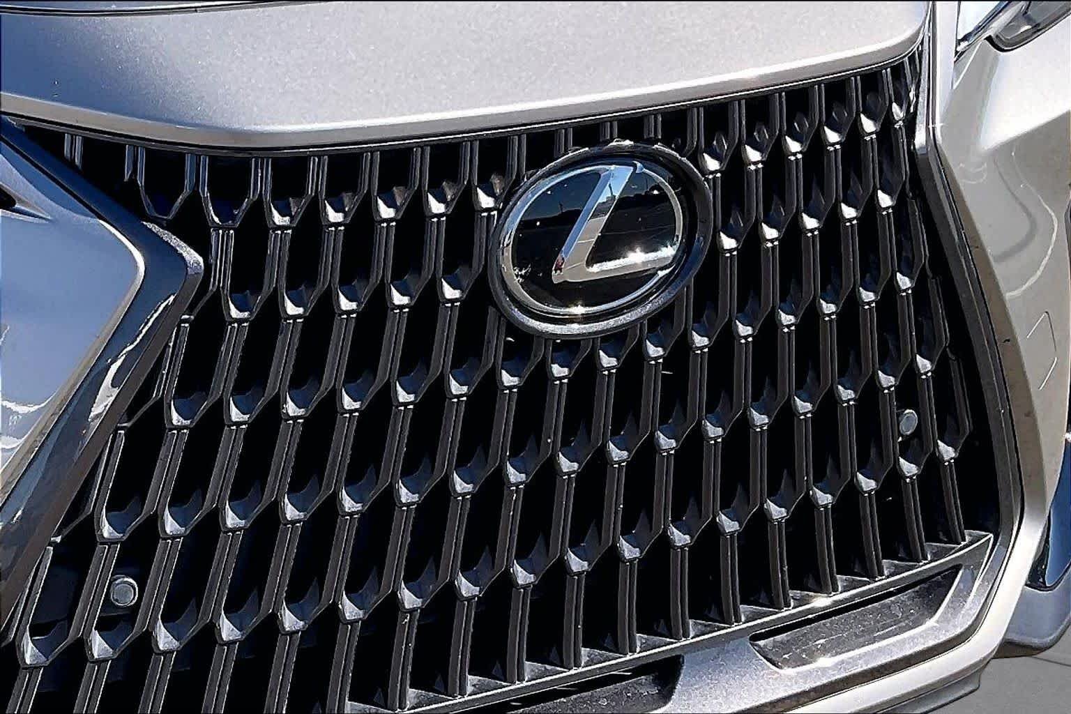 Used 2023 Atomic Silver Lexus Premium image 28