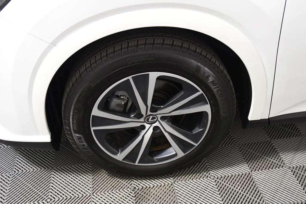 Used 2025 Eminent White Pearl Lexus 350 Premium image 11