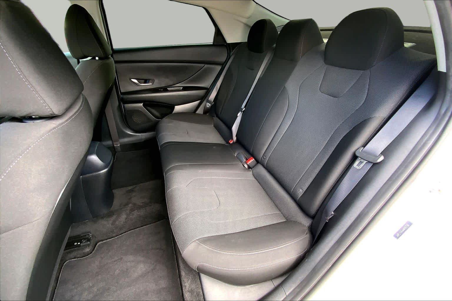 Used 2021 Quartz White Hyundai SE image 21