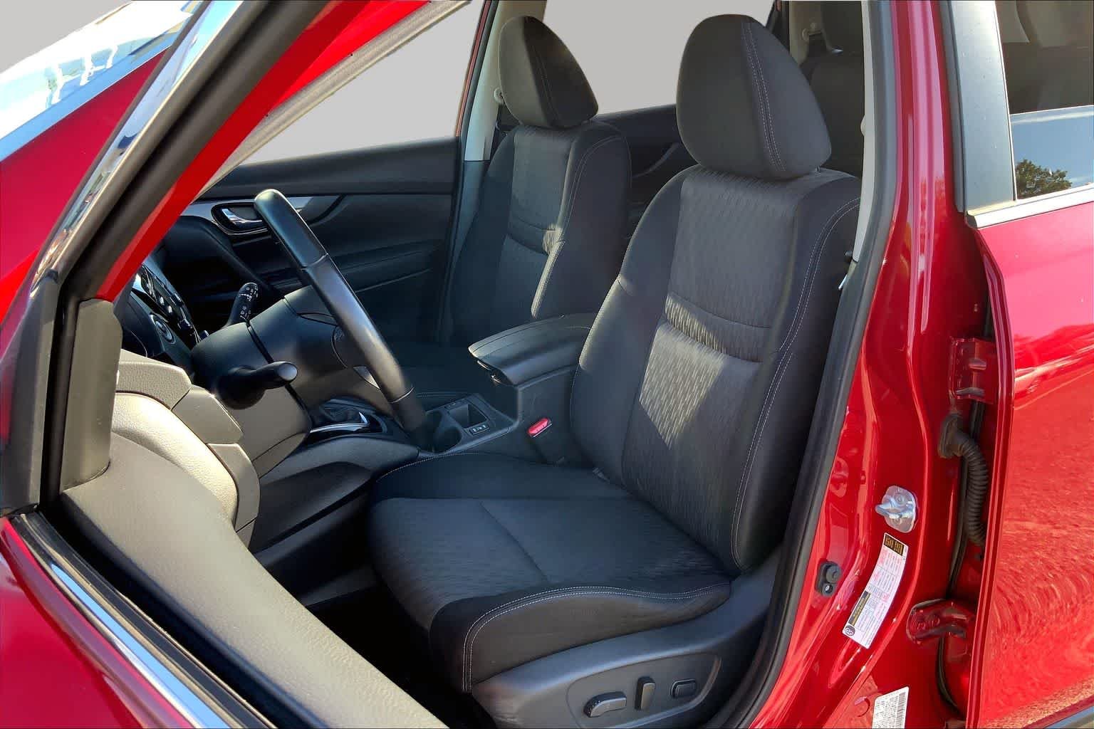 Used 2017 Palatial Ruby Nissan SV image 8