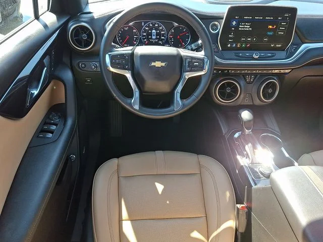 Used 2025 Black Chevrolet Premier image 11