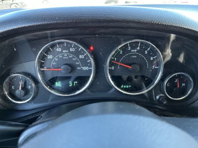 Used 2014 Gray Jeep Sahara image 12