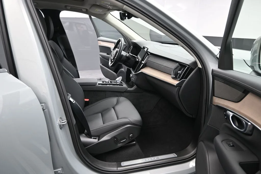 New 2026 Vapour Grey Volvo Plus image 21