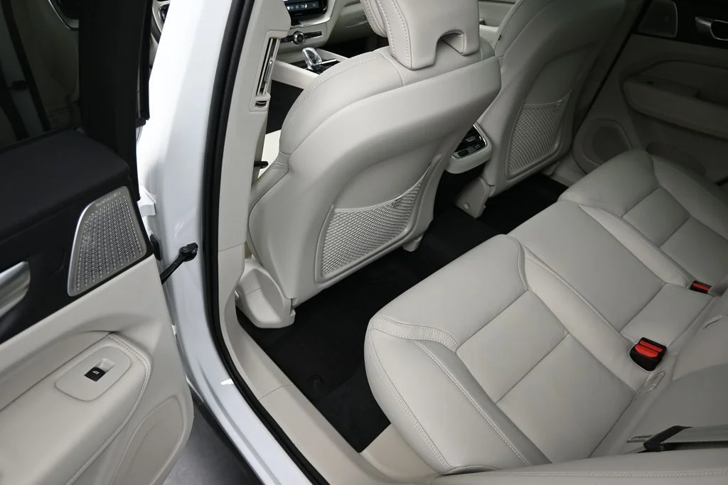 New 2026 Crystal White Volvo B5 Ultra image 12
