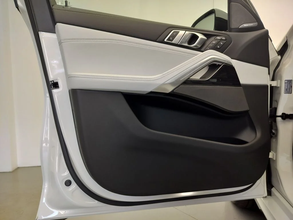 New 2027 Mineral White Metallic BMW xDrive40i image 6