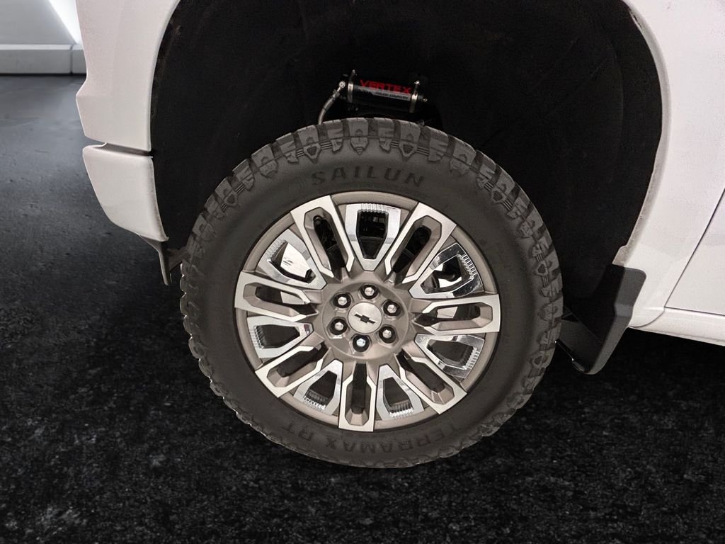 Used 2026 White Chevrolet Custom image 27