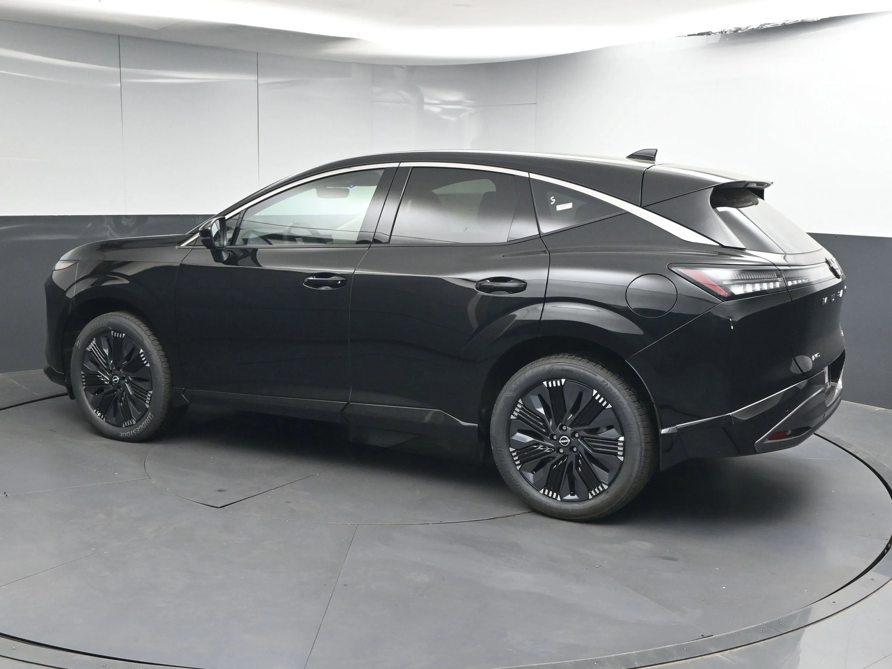 New 2026 Super Black Nissan Platinum image 5