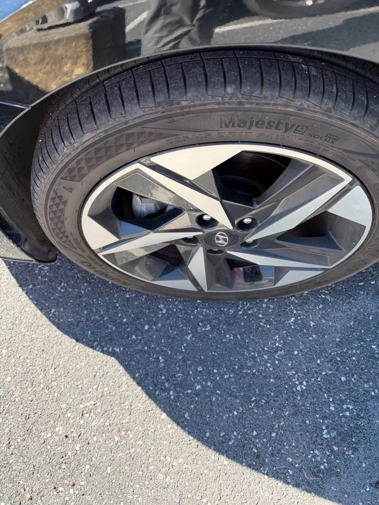 Used 2023 Black Hyundai SEL image 10