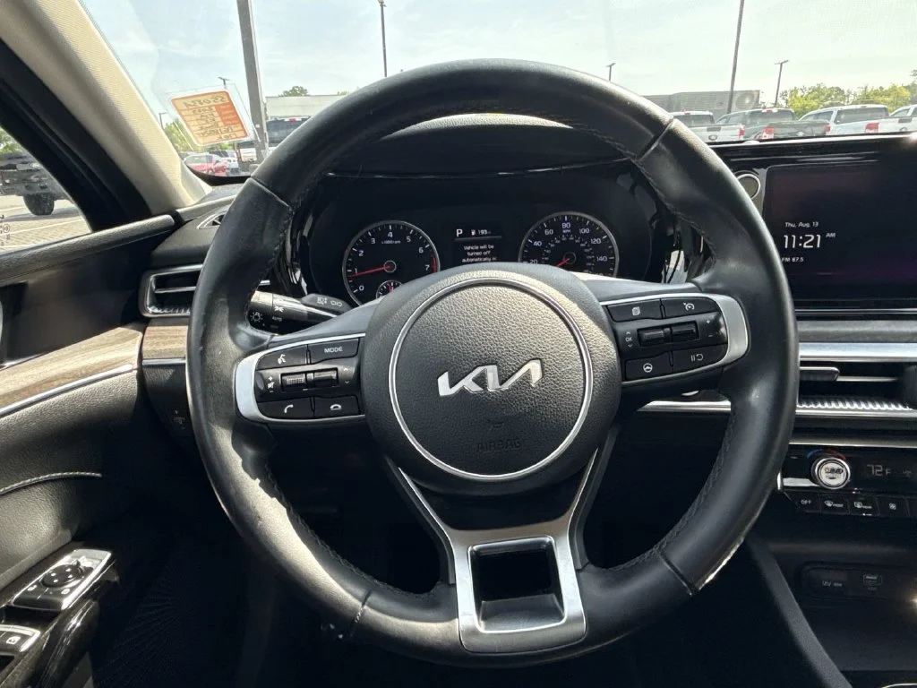 Used 2023 Black Kia EX image 16