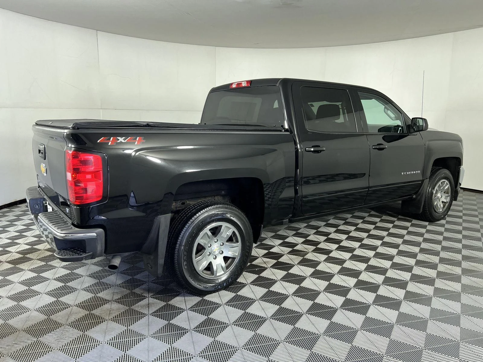 Used 2018 Black Chevrolet LT image 18