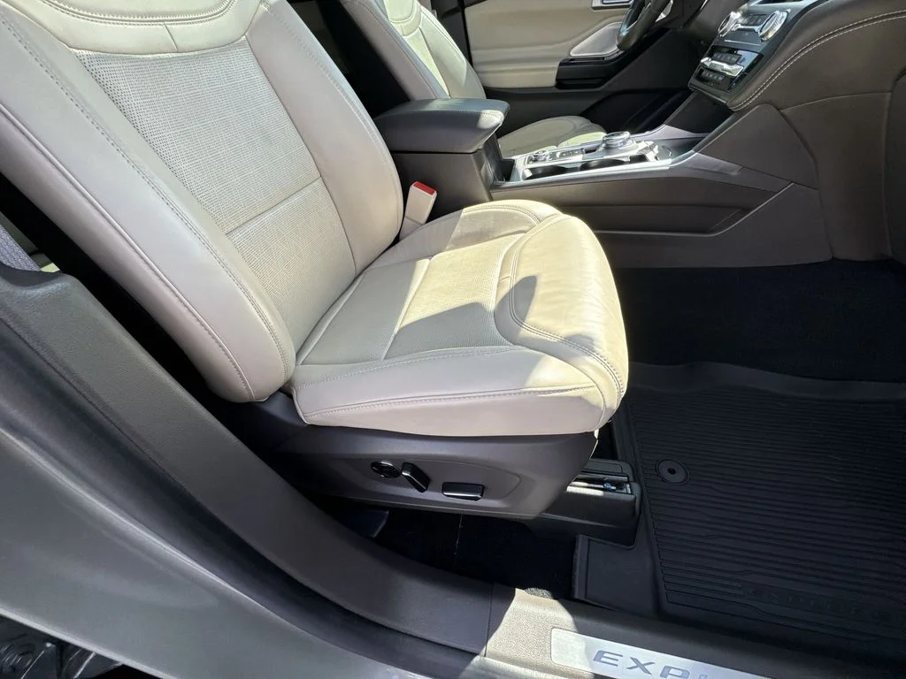 Used 2020 Green Ford Platinum image 29