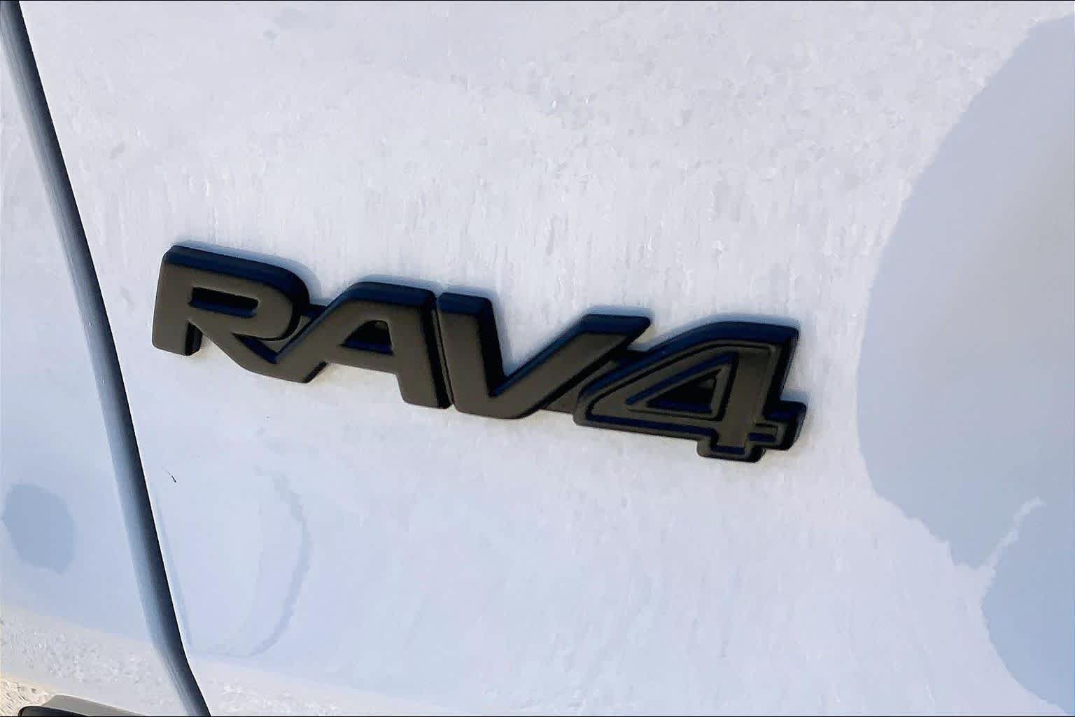 Used 2025 Ice Cap Toyota Hybrid XLE image 8