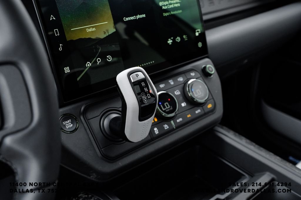 New 2026 Borasco Grey Metallic Land Rover OCTA image 27