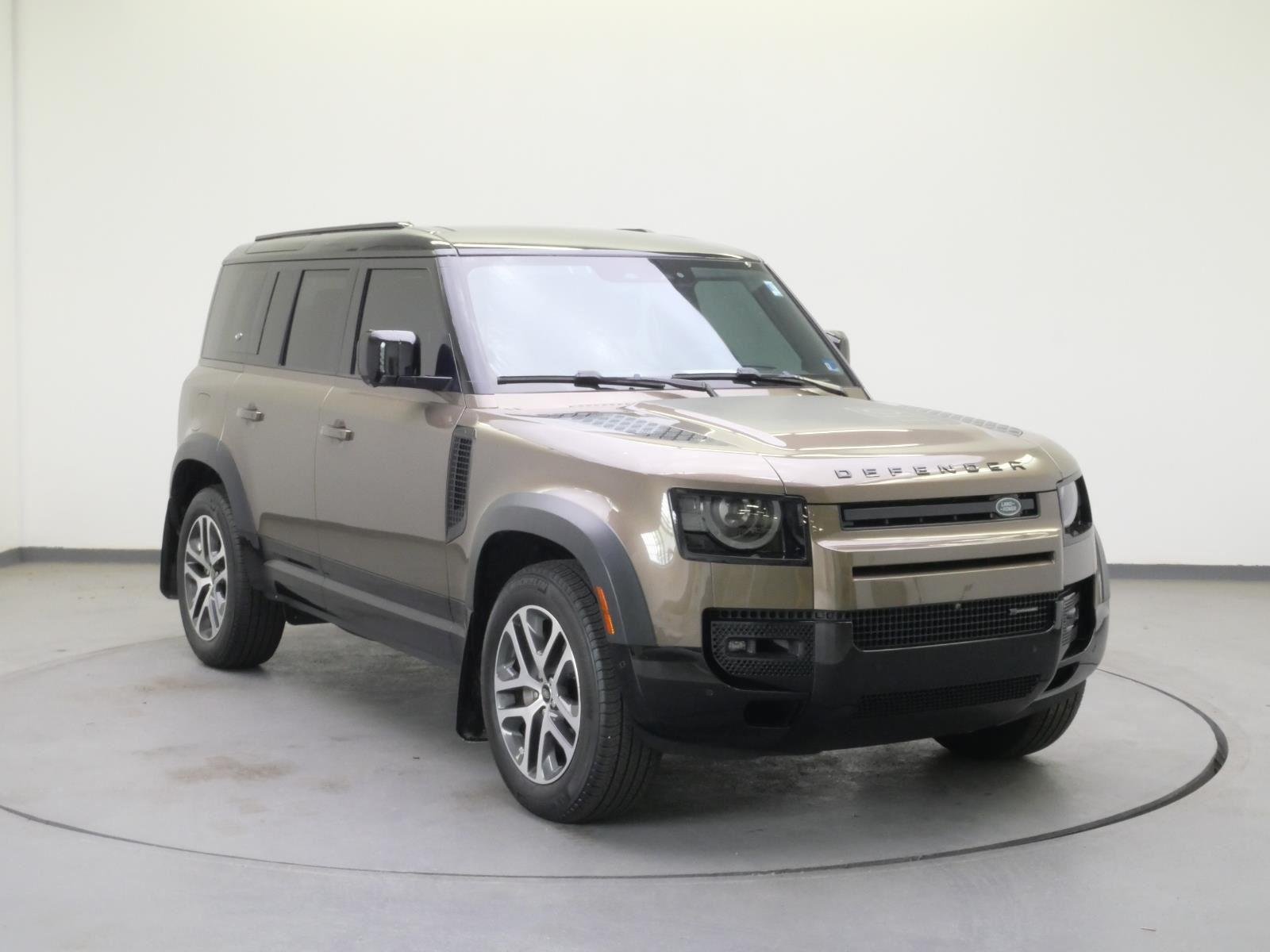 Used 2022 Gondwana Stone Metallic Land Rover X-Dynamic HSE image 3