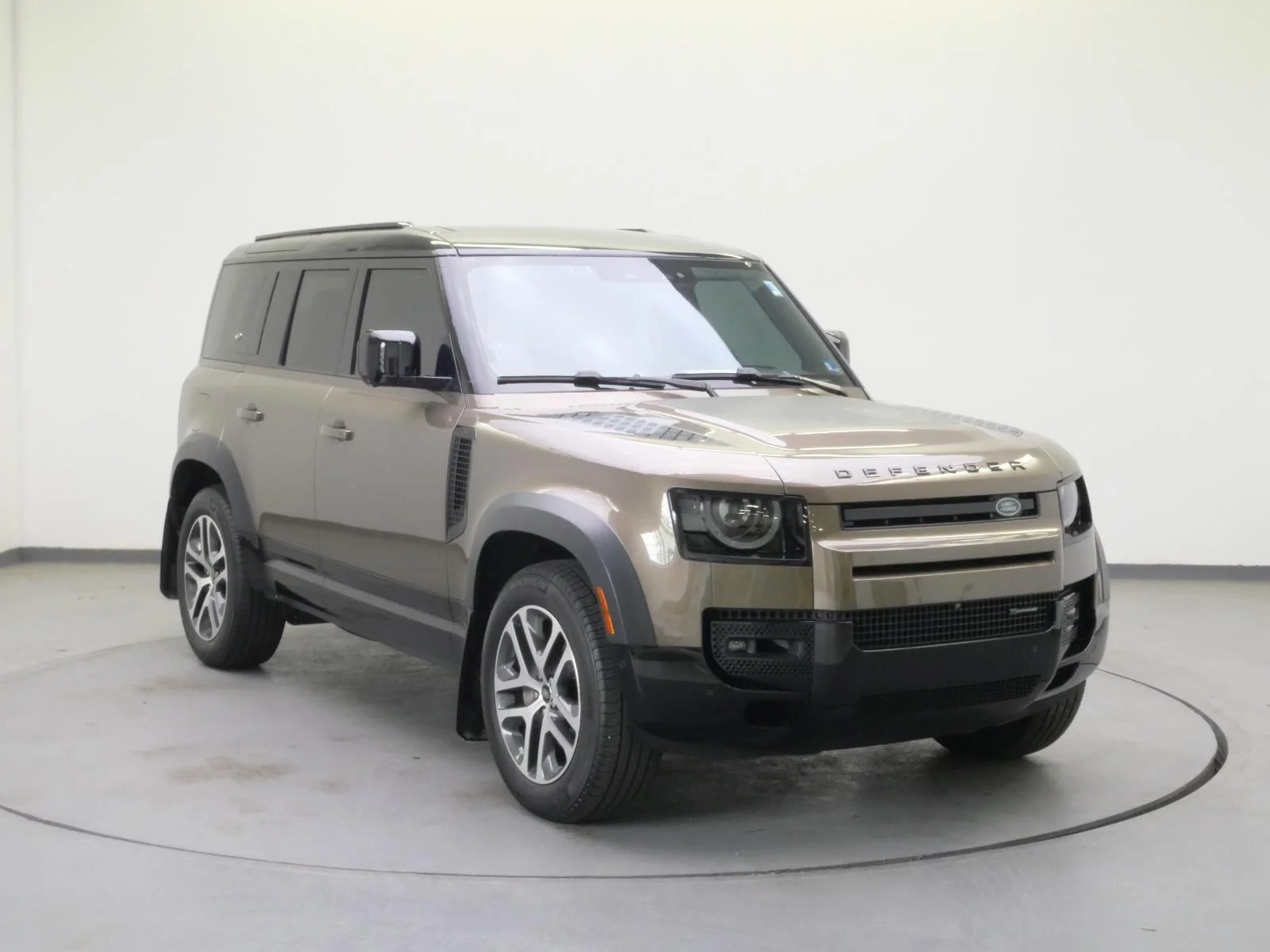 Used 2022 Gondwana Stone Metallic Land Rover X-Dynamic HSE image 4