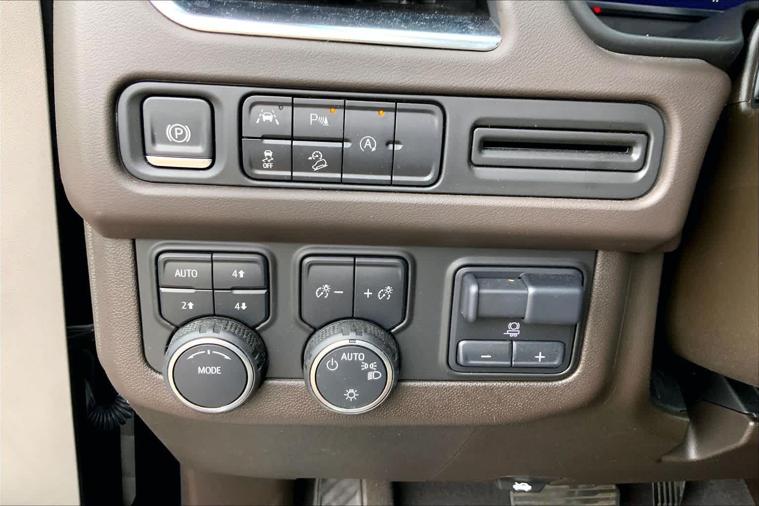 Used 2024 Black Chevrolet Z71 image 36
