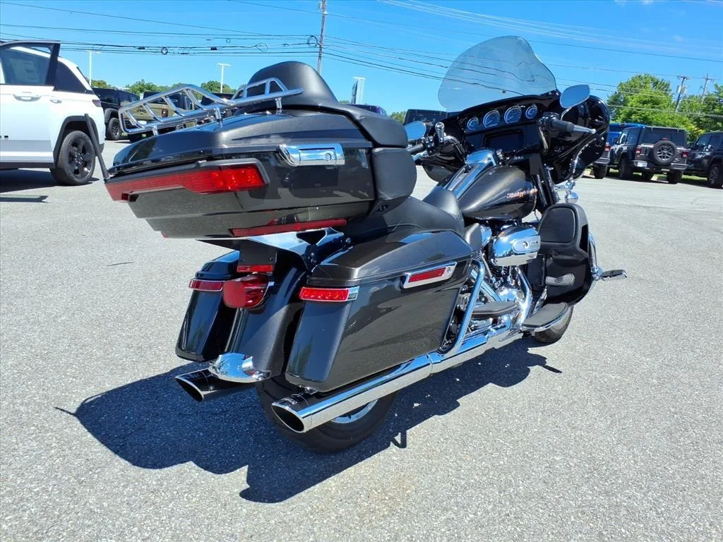 Used 2019 BLACK HARLEY Cruiser image 3