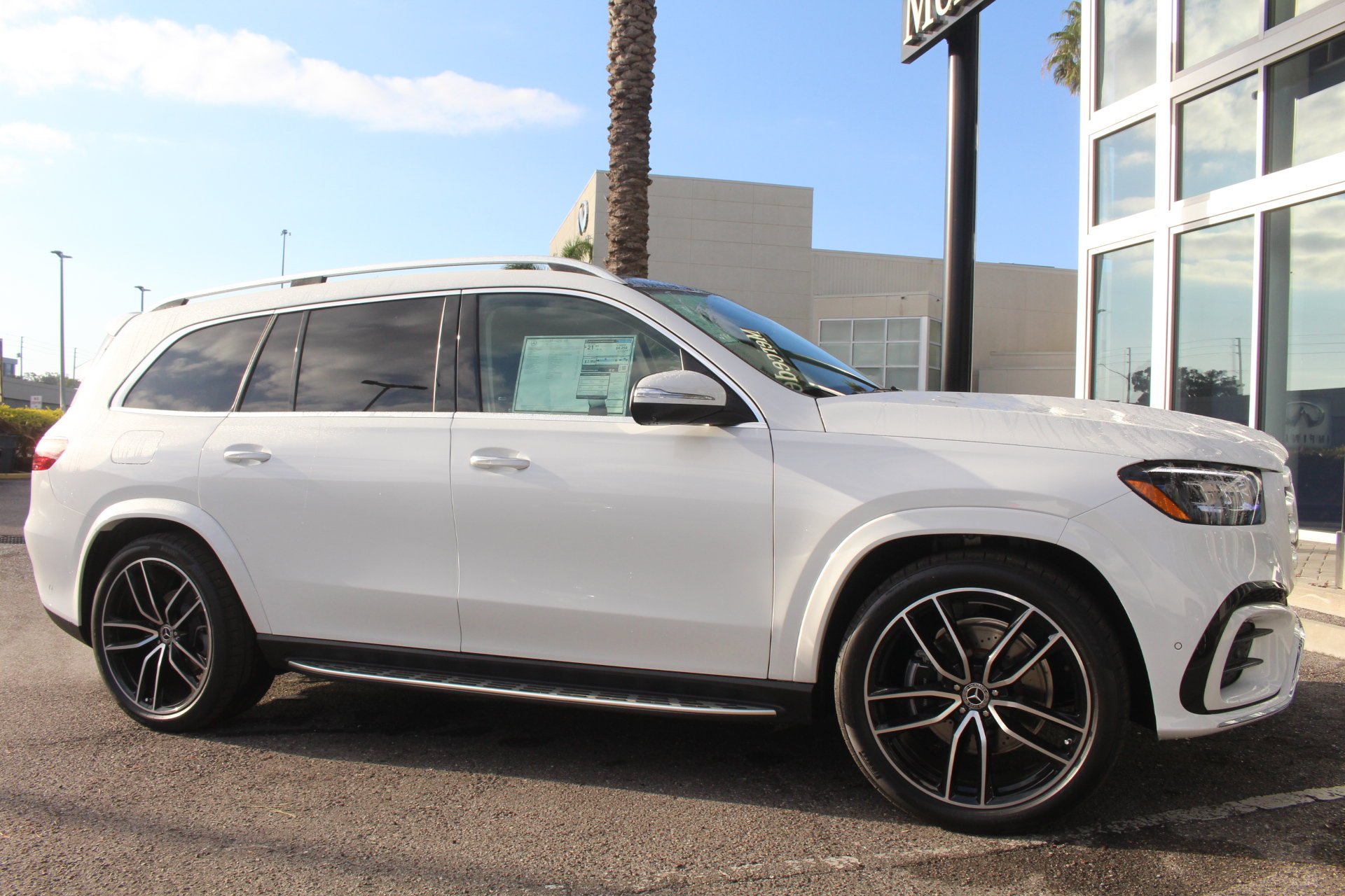 New 2026 MANUFAKTUR Moonlight White Metallic Mercedes-Benz GLS 450 image 8