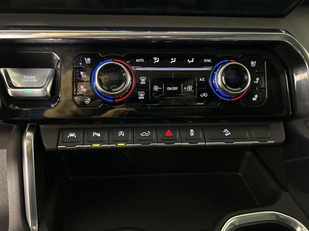 Used 2025 Onyx Black GMC Denali image 20