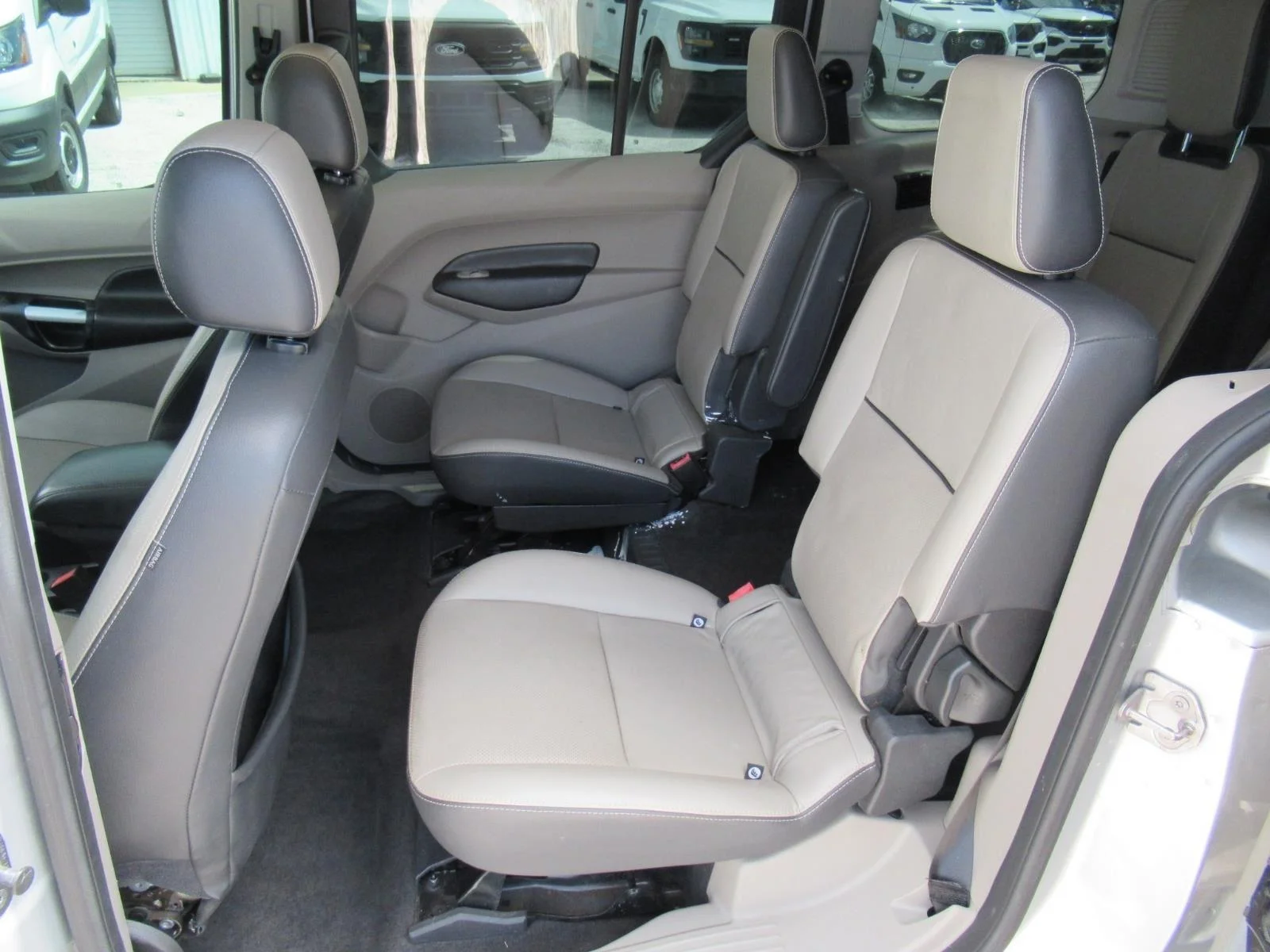 Used 2016  Ford Titanium image 17