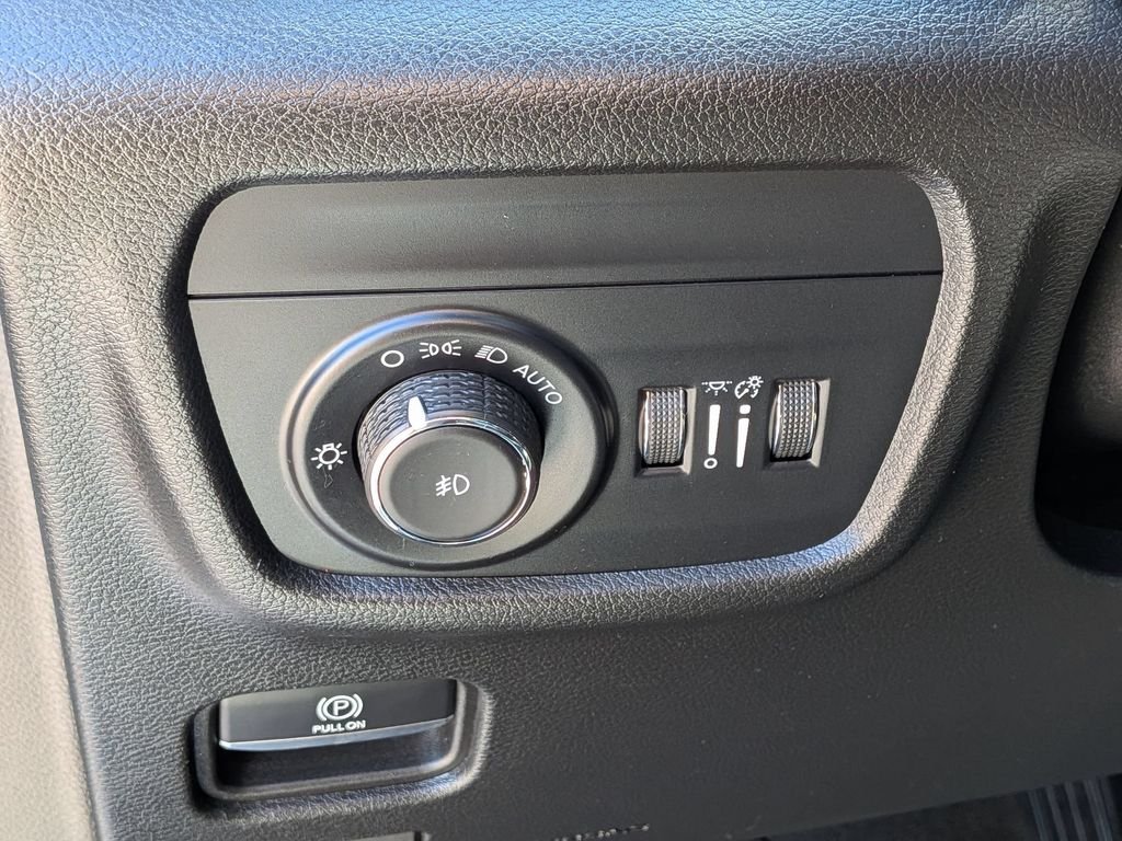 Used 2022 White Jeep Overland image 17