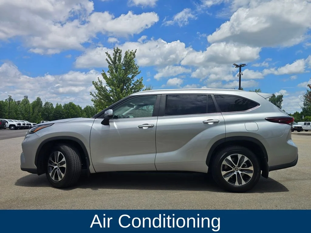 Used 2024 Silver Toyota XLE image 5