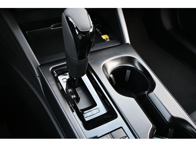 New 2026 CRYSTAL WHITE PEARL Subaru Limited image 23