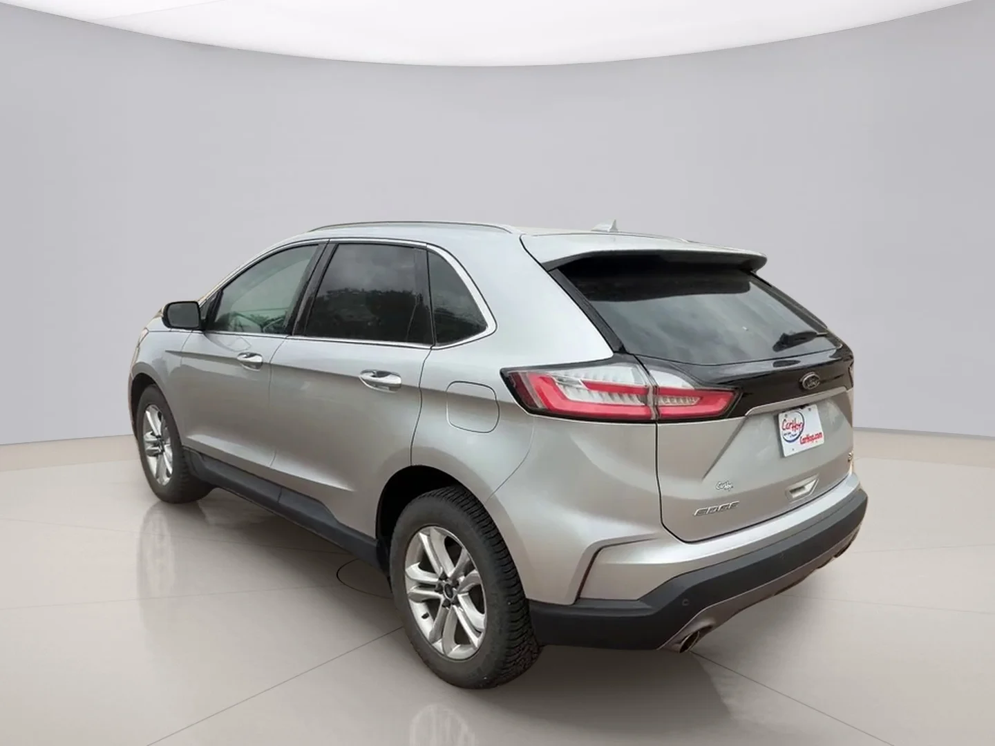 Used 2019 Gray Ford SEL image 3