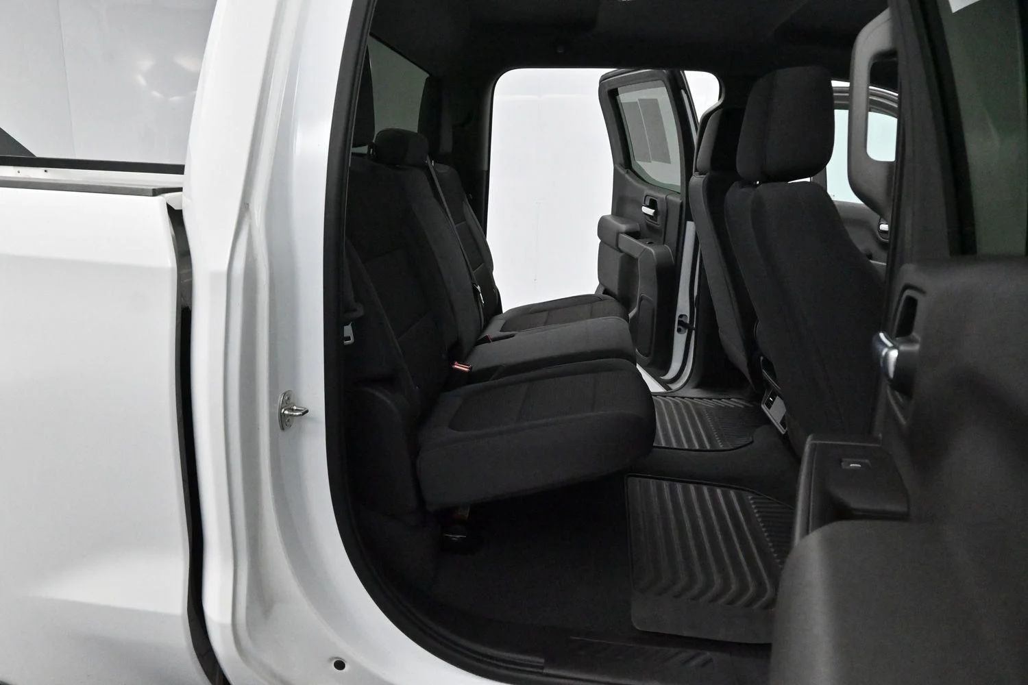 Used 2019 SUMMIT WHITE Chevrolet Custom image 25