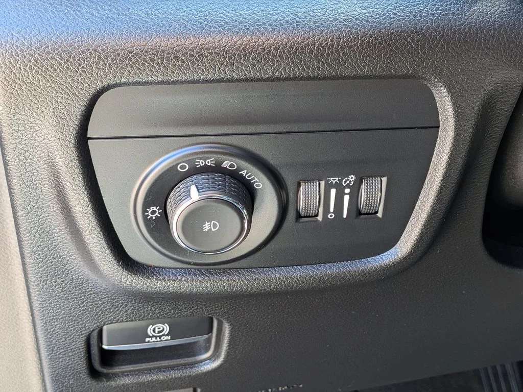 Used 2022 White Jeep Overland image 17