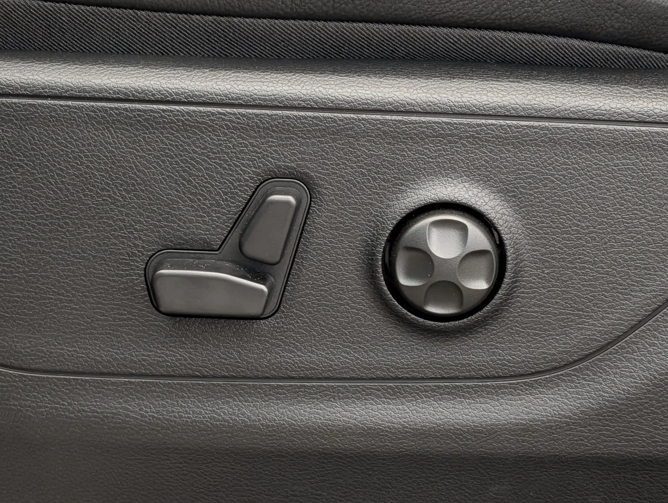 New 2026 Black RAM Rho - - Level 1 Grp - Bed Utility Grp - Harman/Kardon Audio - Head-Up Display & More! image 14