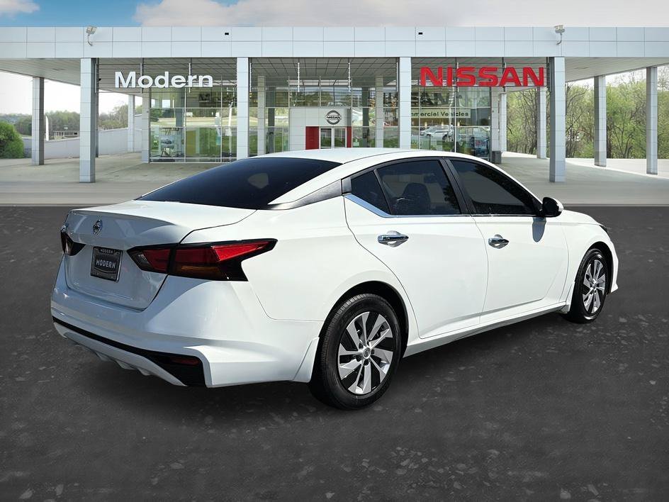 Used 2022 Glacier White Nissan 2.5 S image 5