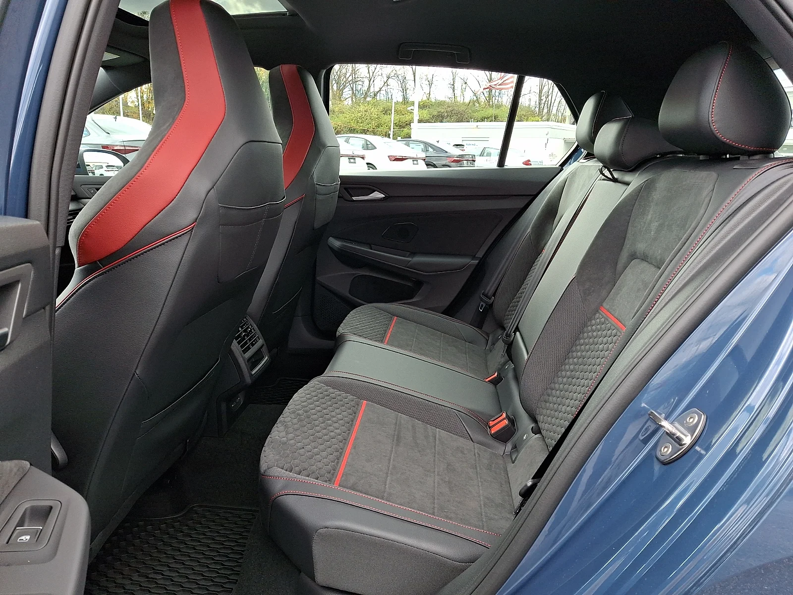 2026 Volkswagen Golf GTI SE - Photo 6